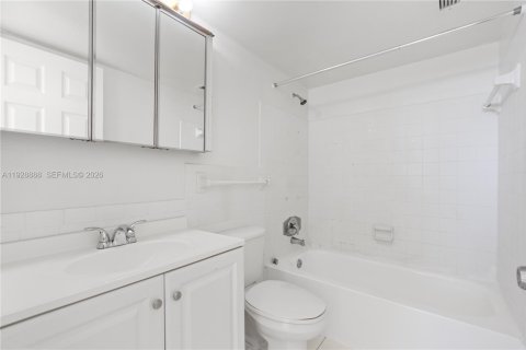 Copropriété à louer à Hollywood, Floride: 1 chambre, 81.75 m2 № 1987259 - photo 30