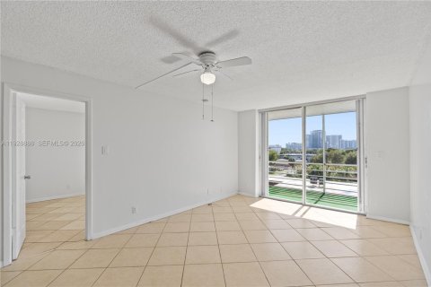 Copropriété à louer à Hollywood, Floride: 1 chambre, 81.75 m2 № 1987259 - photo 15