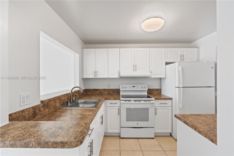 Copropriété à louer à Hollywood, Floride: 1 chambre, 81.75 m2 № 1987259 - photo 19