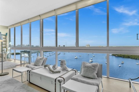 Снять в аренду кондоминиум в Норт-Бей-Виллидж, Флорида 2 спальни, 177.07м2, № 1953163 - фото 3