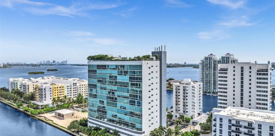 Кондоминиум с 2 спальнями в Норт-Бей-Виллидж, Флорида № 1953163