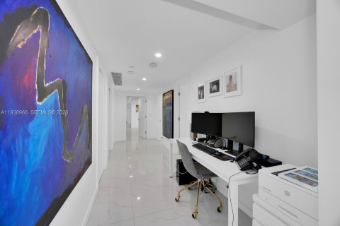 Купить кондоминиум в Майами, Флорида 3 спальни, 241.55м2, № 1998251 - фото 15