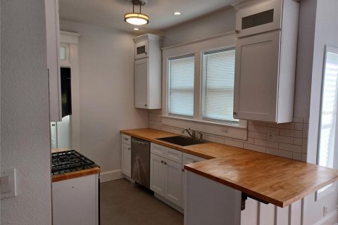 Apartment in Saint Petersburg, Florida 2 bedrooms, 106.84 sq.m. № 1913515 - photo 3