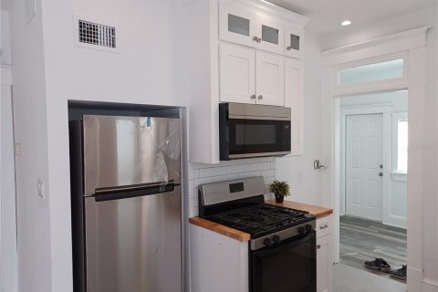 Apartment in Saint Petersburg, Florida 2 bedrooms, 106.84 sq.m. № 1913515 - photo 5