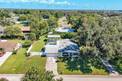 House in Lakeland, Florida 3 bedrooms, 176.51 sq.m. № 2323279