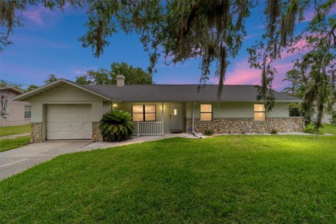 House in Ocala, Florida 3 bedrooms, 132.57 sq.m. № 2100014