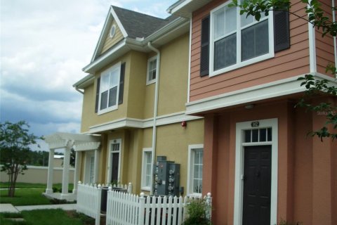 Condominio en venta en Kissimmee, Florida, 4 dormitorios, 136.57 m2 № 1635061 - foto 1