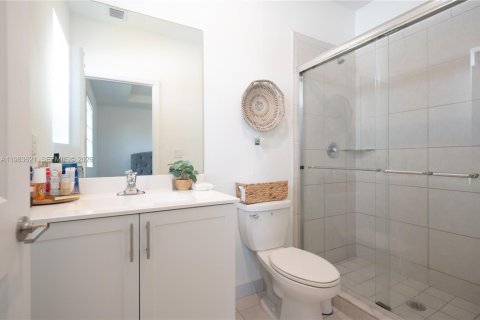 House in Homestead, Florida 3 bedrooms, 137.77 sq.m. № 2047147 - photo 20