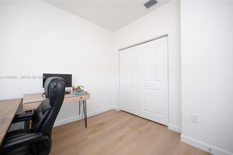 House in Homestead, Florida 3 bedrooms, 137.77 sq.m. № 2047147 - photo 14