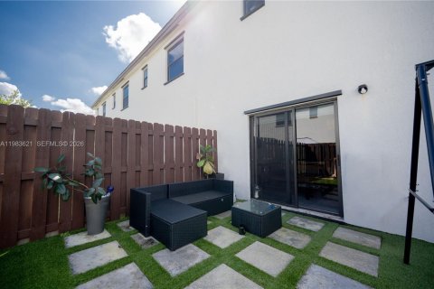 House in Homestead, Florida 3 bedrooms, 137.77 sq.m. № 2047147 - photo 24