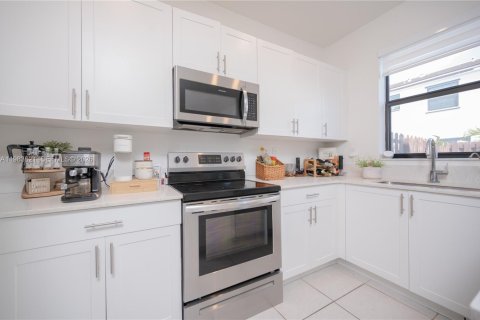 House in Homestead, Florida 3 bedrooms, 137.77 sq.m. № 2047147 - photo 7