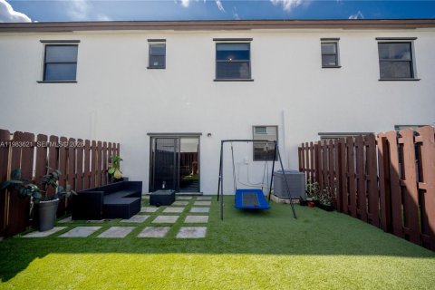 House in Homestead, Florida 3 bedrooms, 137.77 sq.m. № 2047147 - photo 27