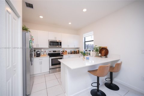 House in Homestead, Florida 3 bedrooms, 137.77 sq.m. № 2047147 - photo 8