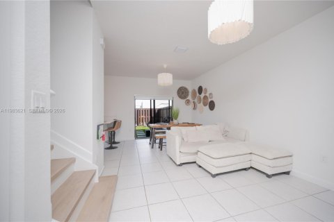 House in Homestead, Florida 3 bedrooms, 137.77 sq.m. № 2047147 - photo 11