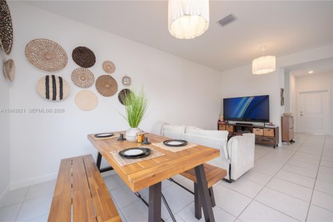 House in Homestead, Florida 3 bedrooms, 137.77 sq.m. № 2047147 - photo 5