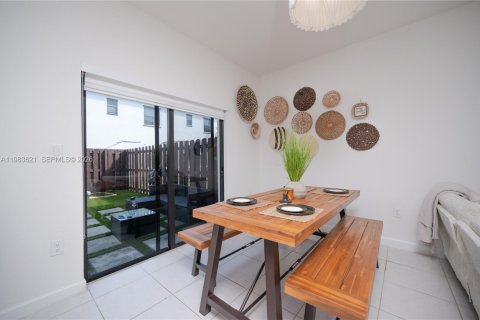 House in Homestead, Florida 3 bedrooms, 137.77 sq.m. № 2047147 - photo 9