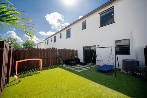 House in Homestead, Florida 3 bedrooms, 137.77 sq.m. № 2047147 - photo 26