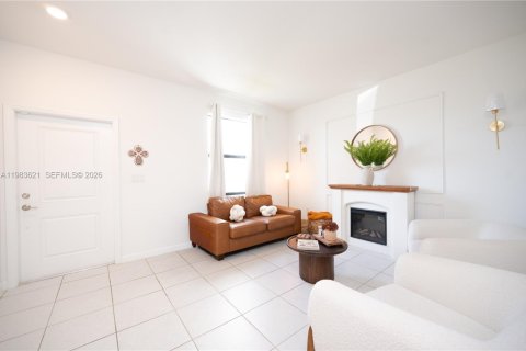 House in Homestead, Florida 3 bedrooms, 137.77 sq.m. № 2047147 - photo 2