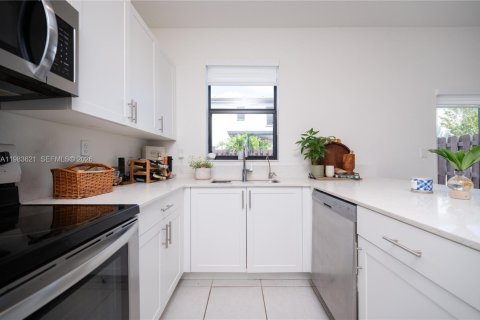 House in Homestead, Florida 3 bedrooms, 137.77 sq.m. № 2047147 - photo 6