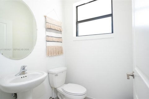 House in Homestead, Florida 3 bedrooms, 137.77 sq.m. № 2047147 - photo 12