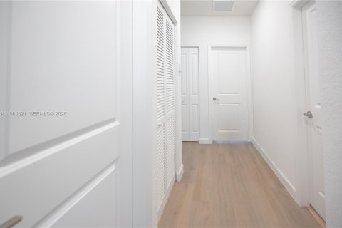 House in Homestead, Florida 3 bedrooms, 137.77 sq.m. № 2047147 - photo 16