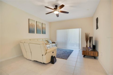 House in Kissimmee, Florida 4 bedrooms, 181.62 sq.m. № 1392369 - photo 9