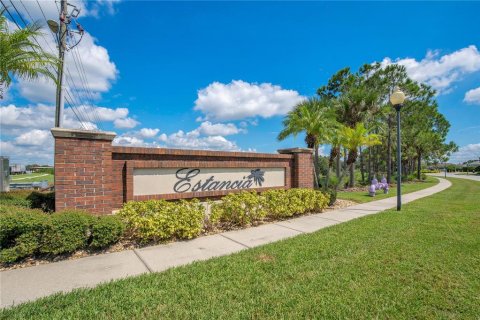 House in Kissimmee, Florida 4 bedrooms, 181.62 sq.m. № 1392369 - photo 2