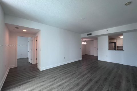 Condo in Miami, Florida, 2 bedrooms  № 1777825 - photo 1