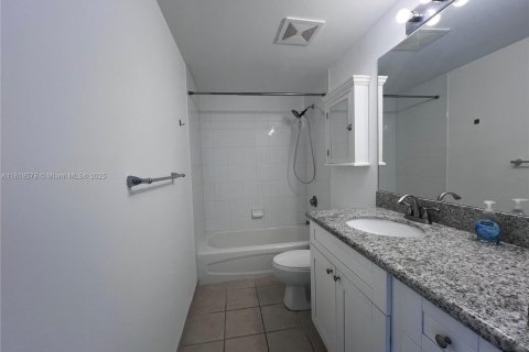 Condo in Miami, Florida, 2 bedrooms  № 1777825 - photo 12