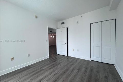 Condo in Miami, Florida, 2 bedrooms  № 1777825 - photo 9