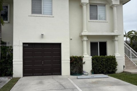 Condo in Doral, Florida, 2 bedrooms  № 2022003