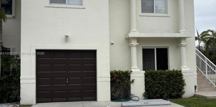 Condo in Doral, Florida, 2 bedrooms  № 2022003