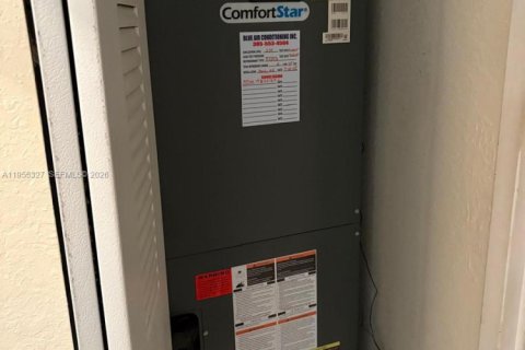 Condo in Doral, Florida, 2 bedrooms  № 2022003 - photo 6