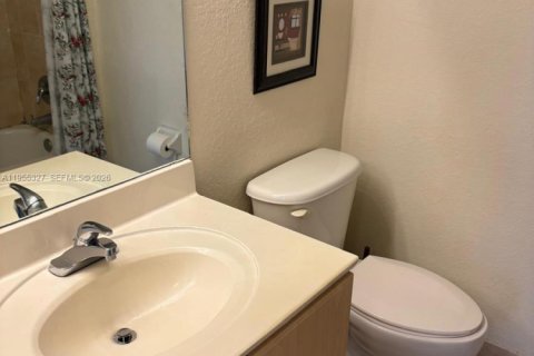 Condo in Doral, Florida, 2 bedrooms  № 2022003 - photo 7