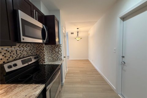 Condo in Fort Lauderdale, Florida, 1 bedroom  № 2031237 - photo 2