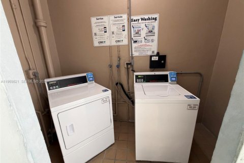 Condo in Fort Lauderdale, Florida, 1 bedroom  № 2031237 - photo 17