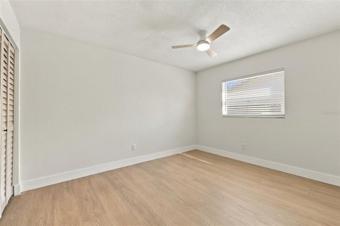 Villa ou maison à vendre à Dunedin, Floride: 4 chambres, 118.91 m2 № 2420348 - photo 15