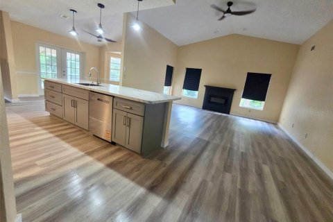 House in Spring Hill, Florida 3 bedrooms, 198.9 sq.m. № 2220643 - photo 5