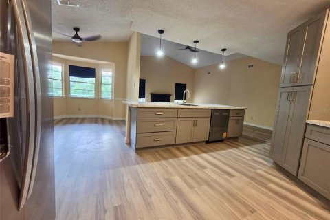 House in Spring Hill, Florida 3 bedrooms, 198.9 sq.m. № 2220643 - photo 8