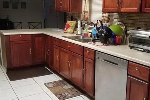 House in Kissimmee, Florida 4 bedrooms, 187.01 sq.m. № 2291028 - photo 4