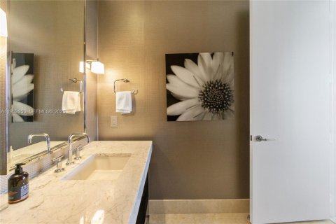 Copropriété à vendre à Bal Harbour, Floride: 2 chambres, 148.55 m2 № 2010853 - photo 20