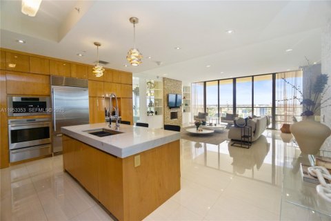 Copropriété à vendre à Bal Harbour, Floride: 2 chambres, 148.55 m2 № 2010853 - photo 8