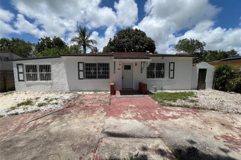 Casa en venta en North Miami, Florida, 4 dormitorios, 146.32 m2 № 2096261 - foto 2
