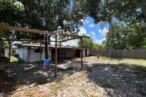 Casa en venta en North Miami, Florida, 4 dormitorios, 146.32 m2 № 2096261 - foto 8