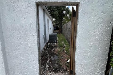 Casa en venta en North Miami, Florida, 4 dormitorios, 146.32 m2 № 2096261 - foto 29