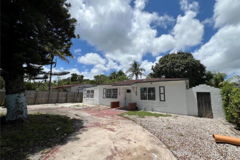 Casa en venta en North Miami, Florida, 4 dormitorios, 146.32 m2 № 2096261 - foto 3