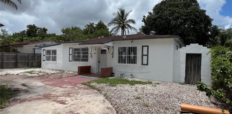 Casa en North Miami, Florida 4 dormitorios, 146.32 m2 № 2096261
