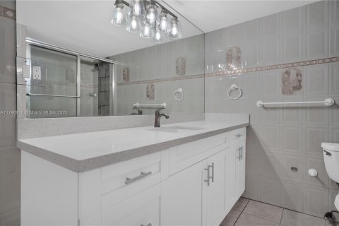 Condominio en alquiler en Miami Beach, Florida, 4 dormitorios, 154.22 m2 № 1936750 - foto 30
