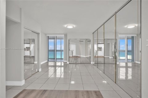 Condominio en alquiler en Miami Beach, Florida, 4 dormitorios, 154.22 m2 № 1936750 - foto 22