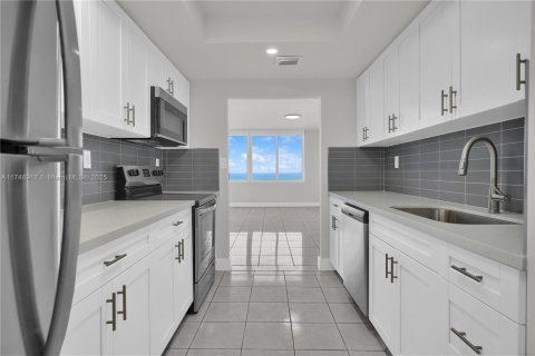 Condominio en alquiler en Miami Beach, Florida, 4 dormitorios, 154.22 m2 № 1936750 - foto 26